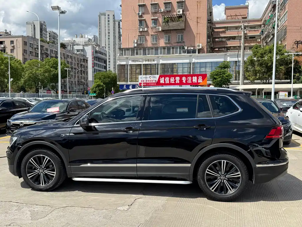 VOLKSWAGEN TIGUAN L 2021