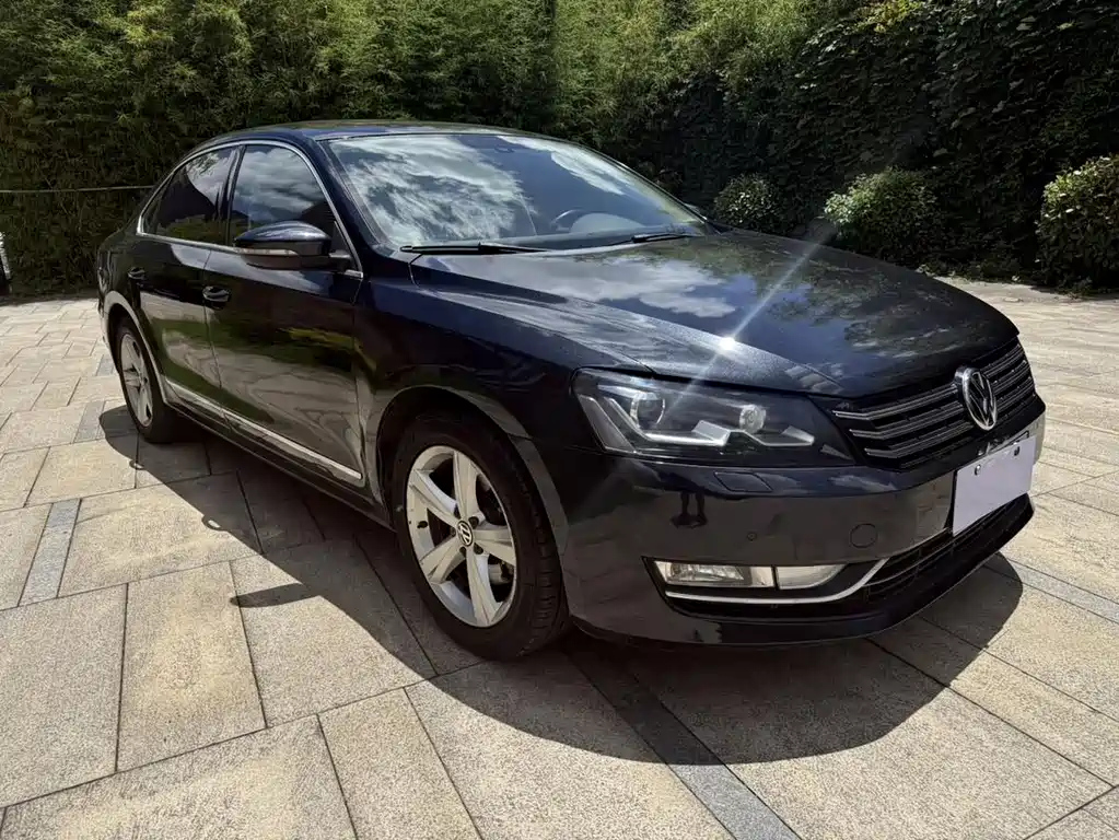 VOLKSWAGEN PASSAT 2013
