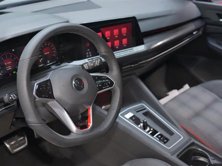 VOLKSWAGEN GOLF GTI 2021