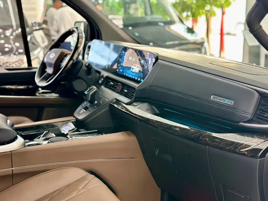 FORD TOUREO 2024