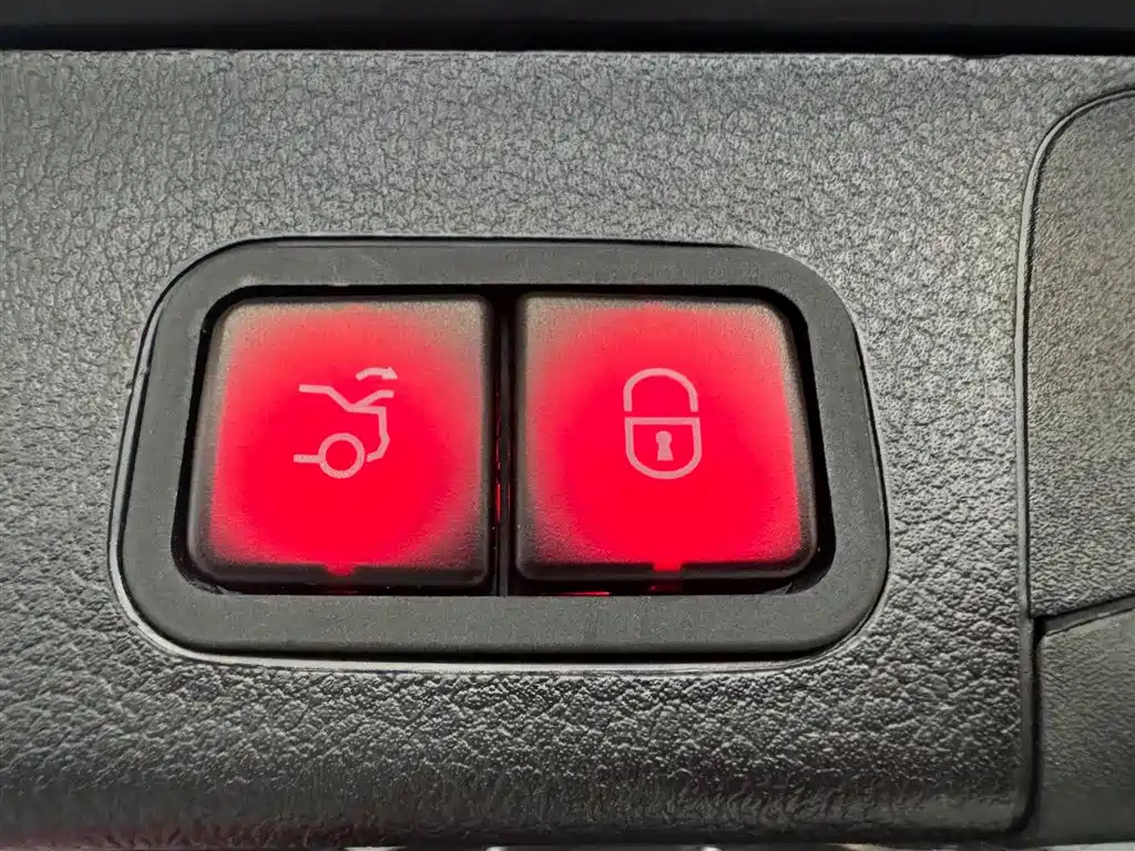MERCEDES BENZ GLB 2023