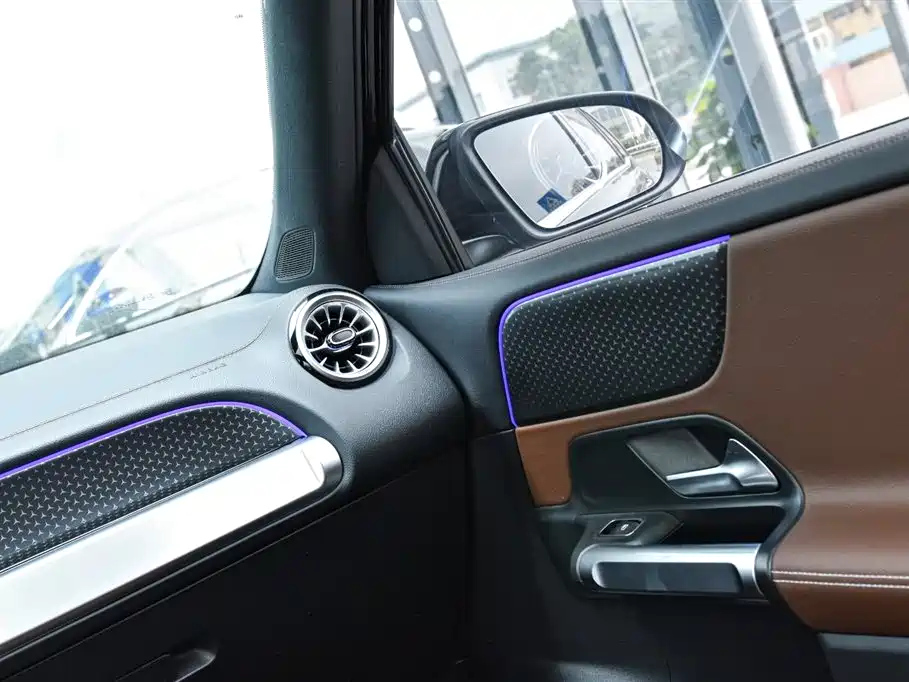 MERCEDES BENZ GLB 2024