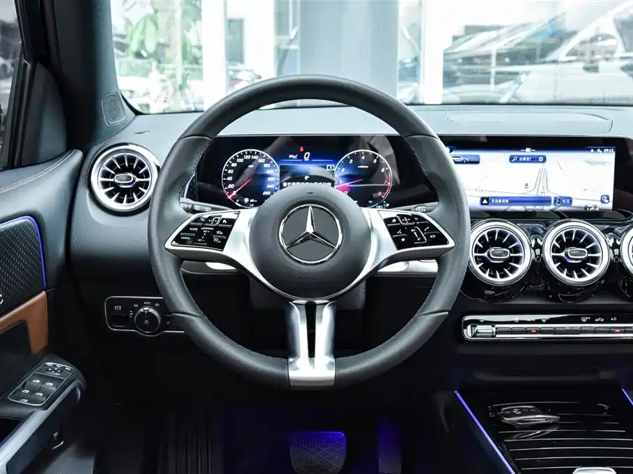 MERCEDES BENZ GLB 2024