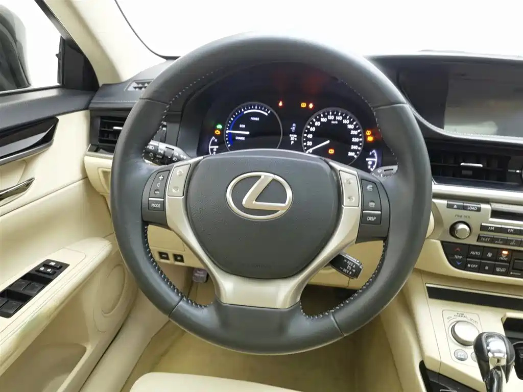 LEXUS ES 2015