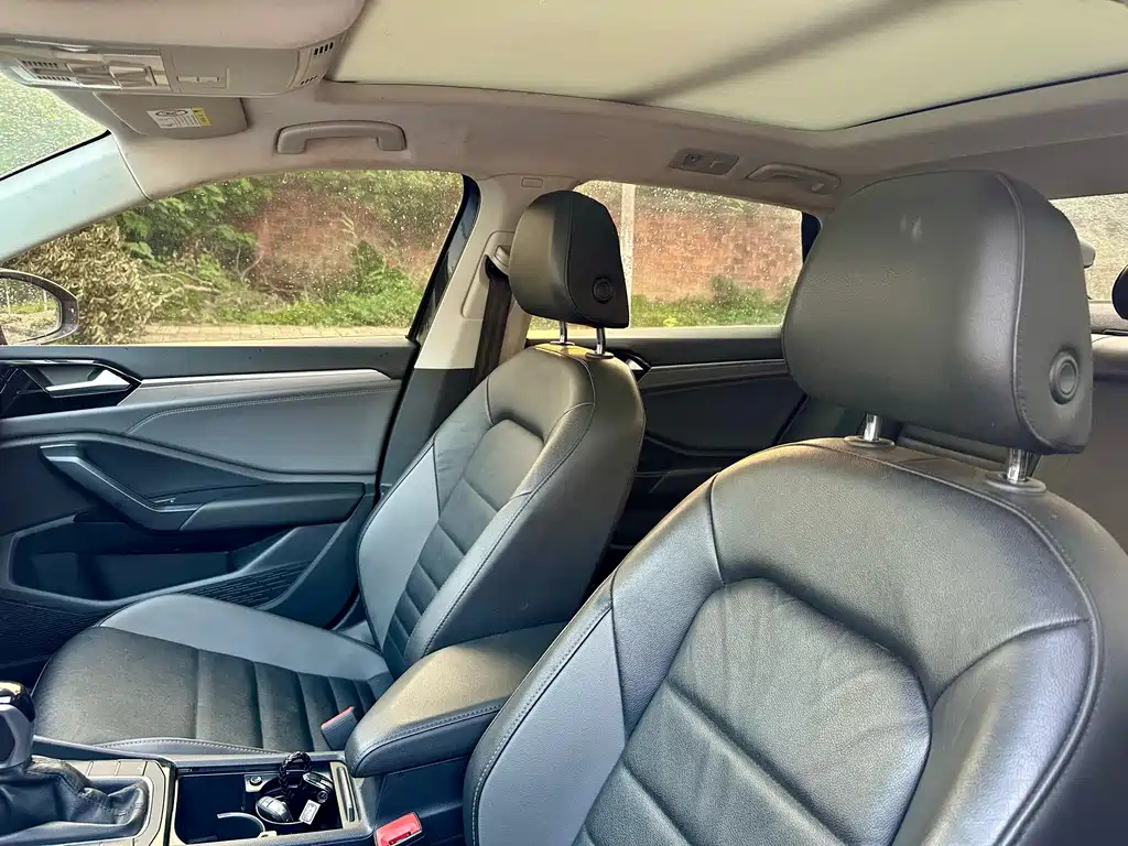 VOLKSWAGEN SAGITAR 2021