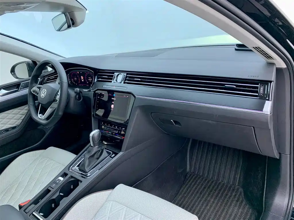 VOLKSWAGEN MAGOTAN 2025