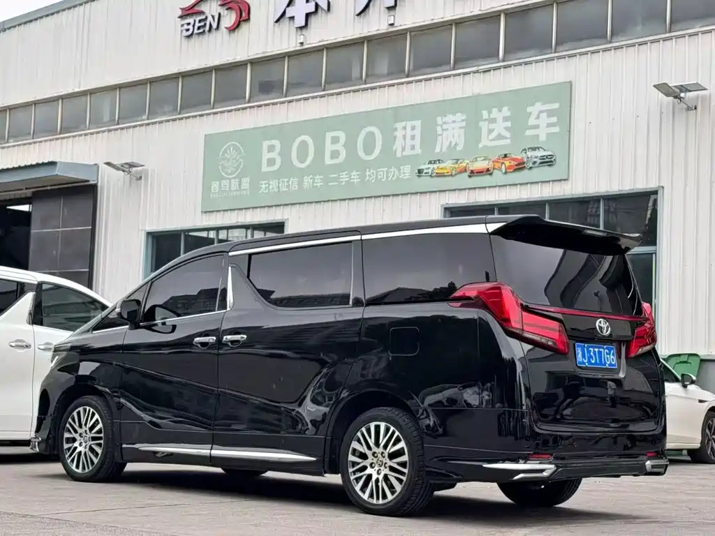 TOYOTA ALPHARD 2016