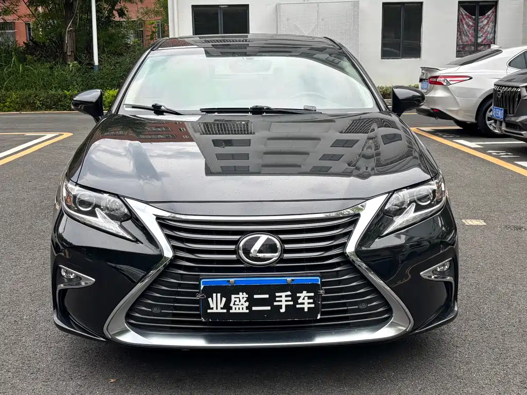 LEXUS ES 2015