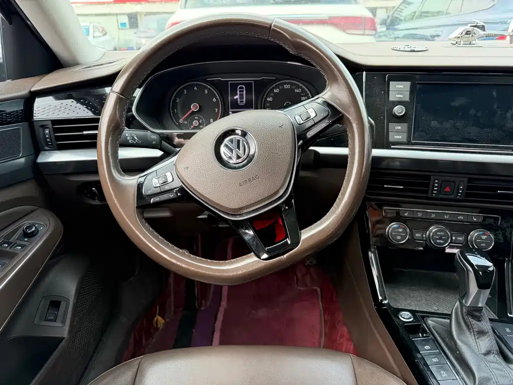 VOLKSWAGEN PASSAT 2019
