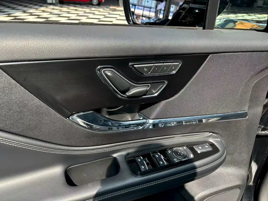 LINCOLN ADVENTURER 2022
