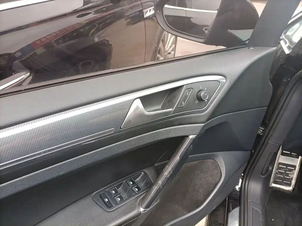 VOLKSWAGEN GOLF 2020
