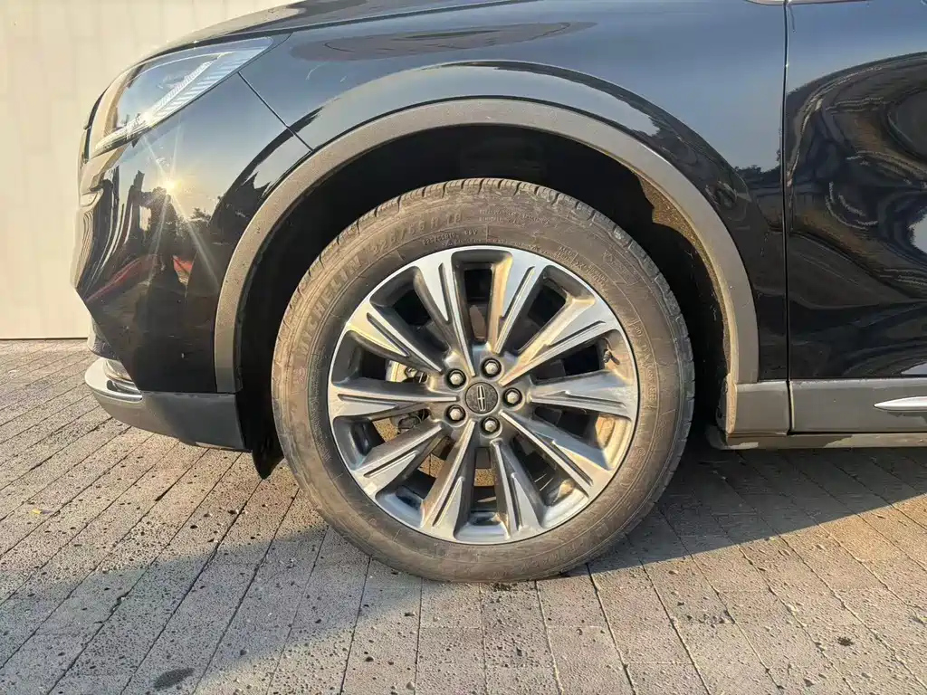 LINCOLN ADVENTURER 2022