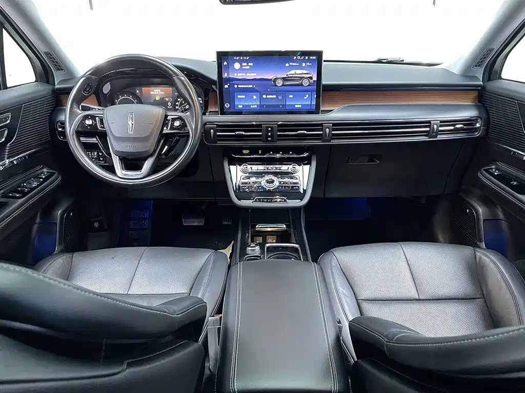 LINCOLN ADVENTURER 2020