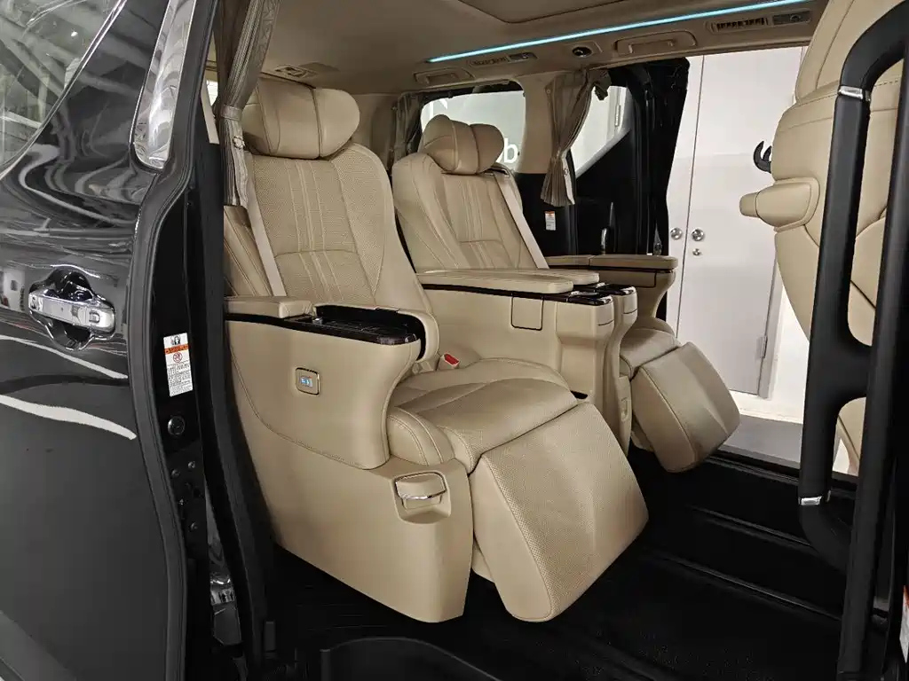 TOYOTA ALPHARD 2018