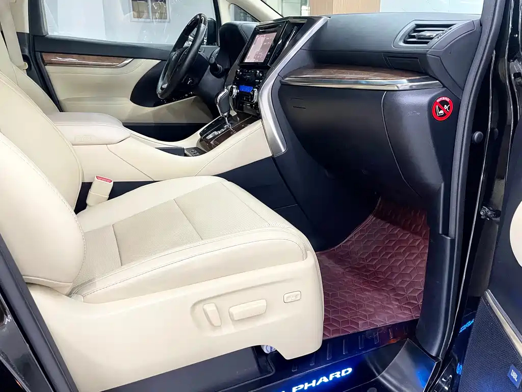 TOYOTA ALPHARD 2015