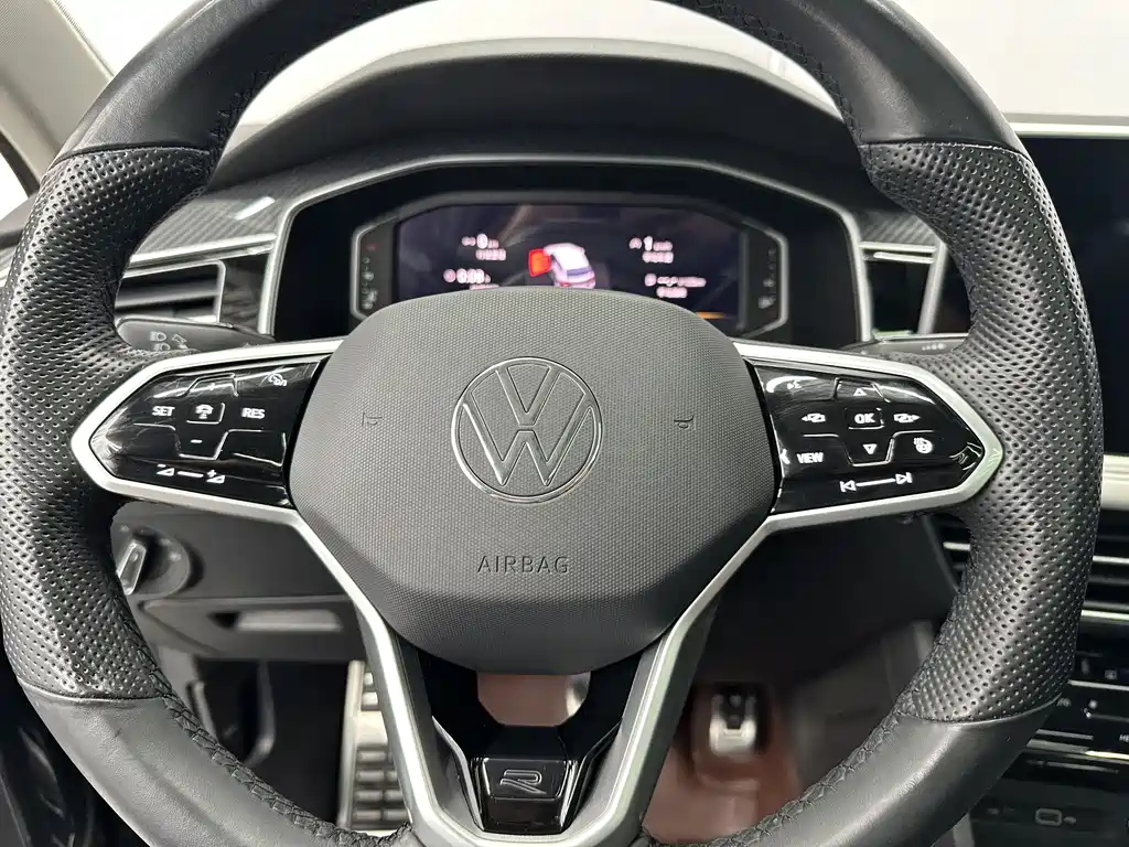 VOLKSWAGEN TIGUAN L 2021