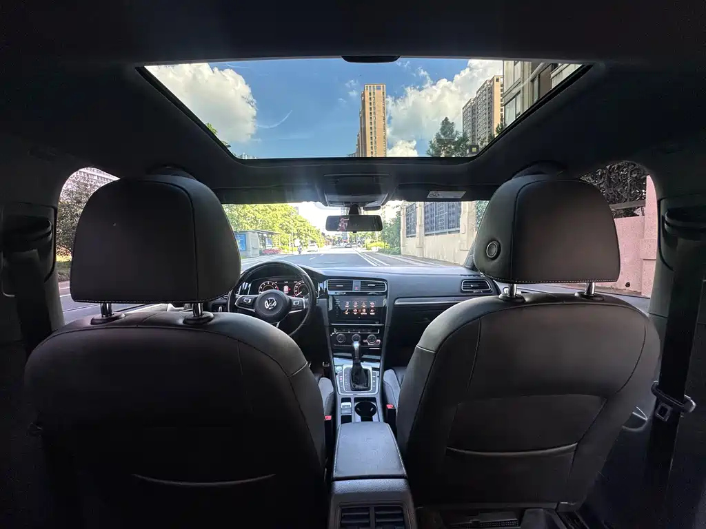 VOLKSWAGEN GOLF 2020