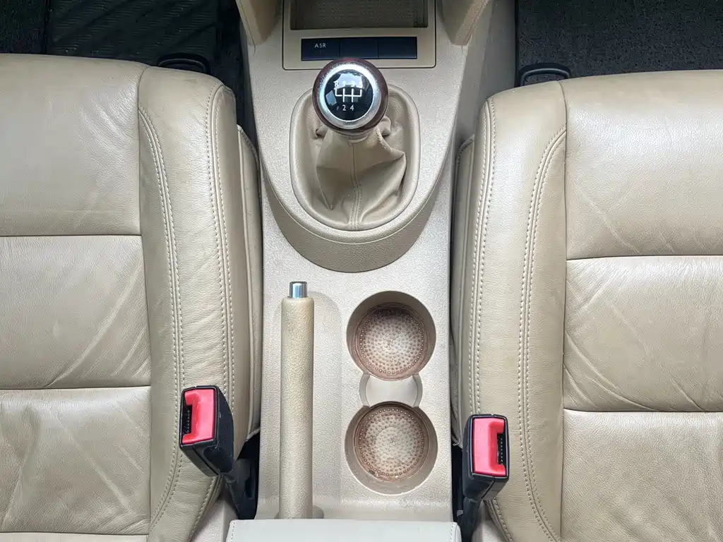 VOLKSWAGEN TOURAN 2010