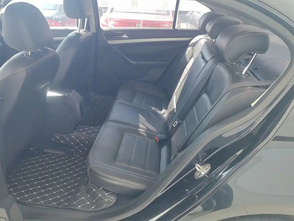 VOLKSWAGEN LAVIDA 2016