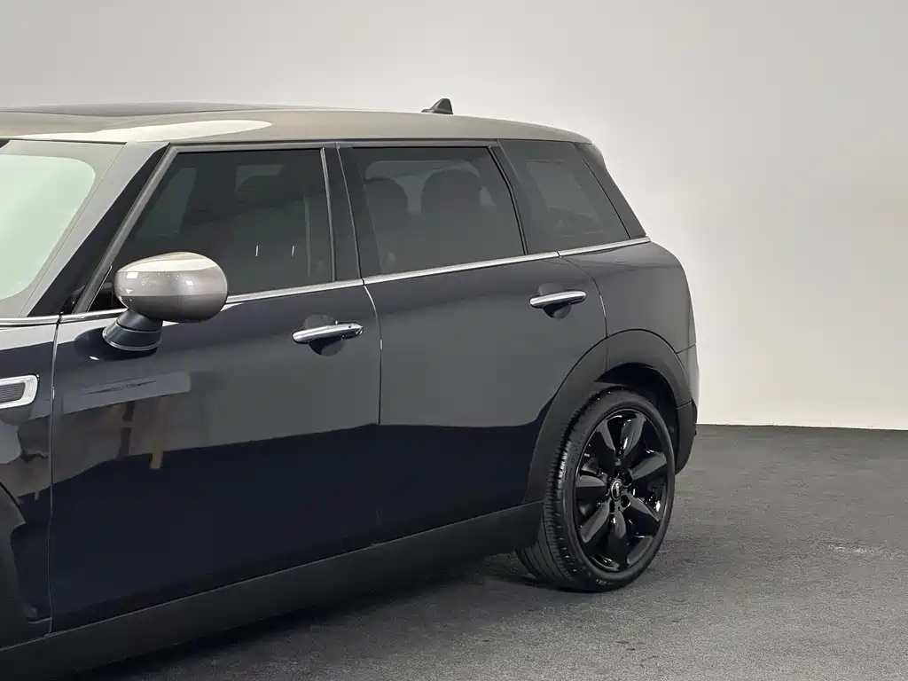 MINI CLUBMAN 2023