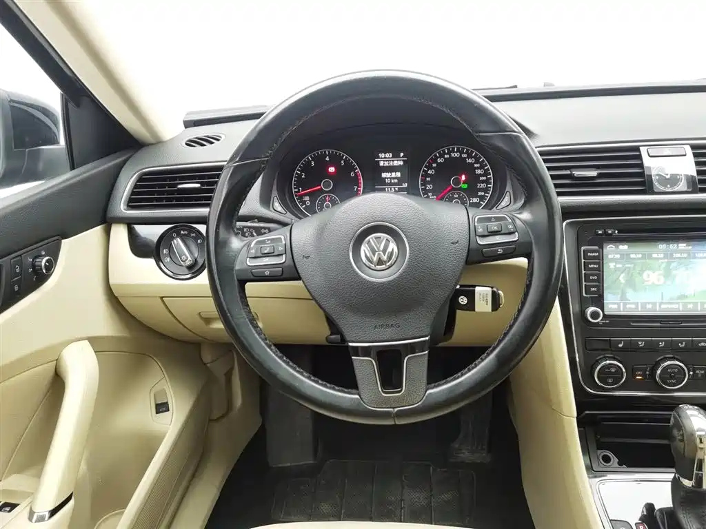 VOLKSWAGEN PASSAT 2015