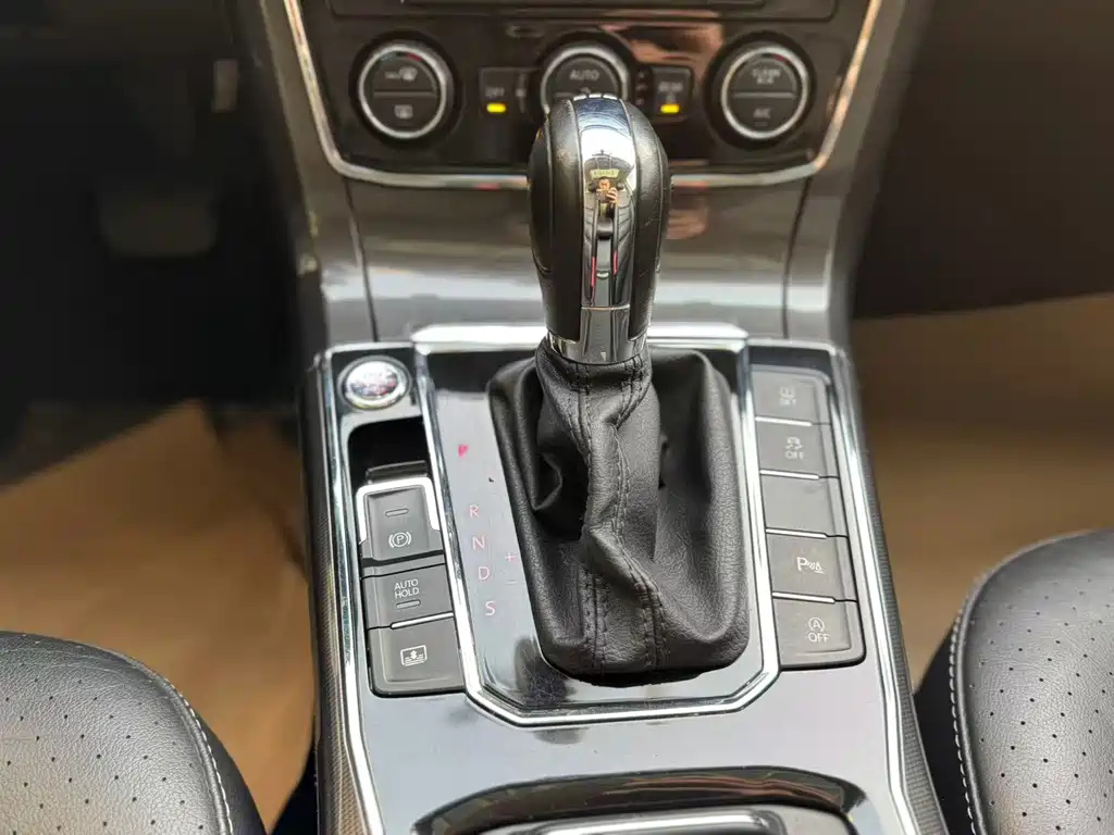 VOLKSWAGEN PASSAT 2018