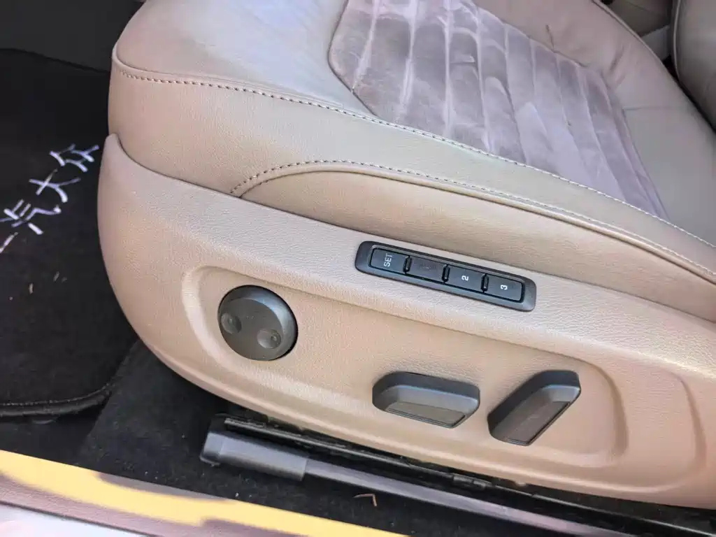 VOLKSWAGEN MAGOTAN 2013