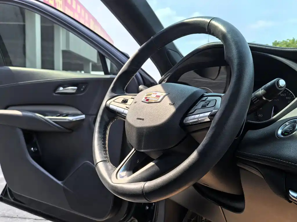 CADILLAC XT4 2021
