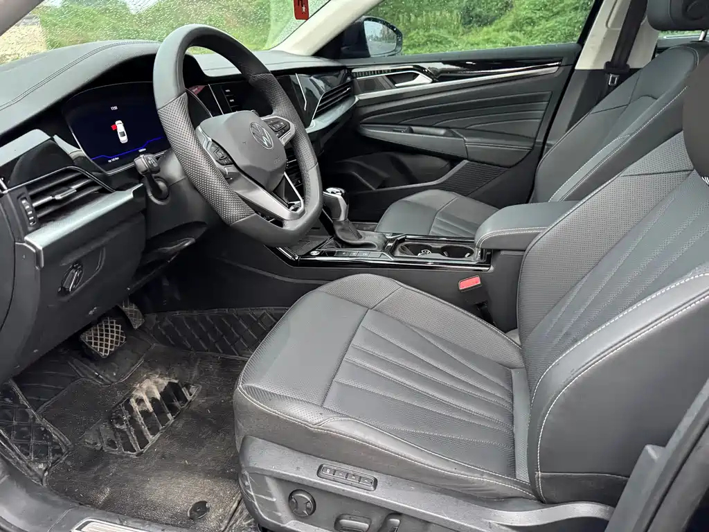 VOLKSWAGEN PASSAT 2024