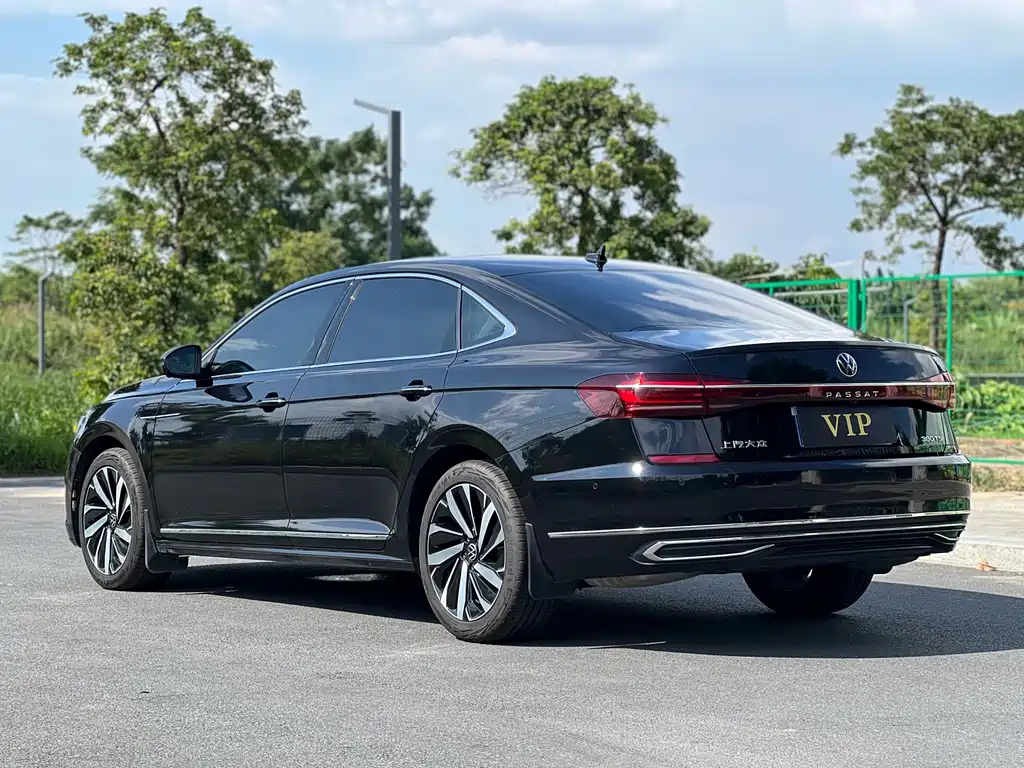 VOLKSWAGEN PASSAT 2025