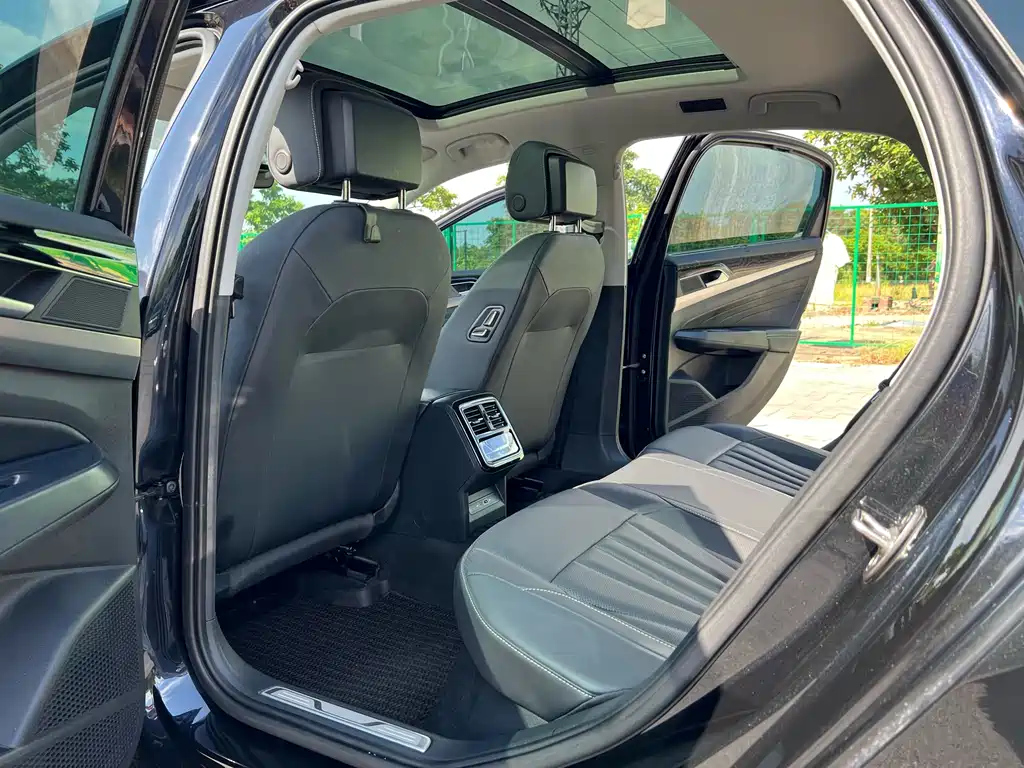 VOLKSWAGEN PASSAT 2025