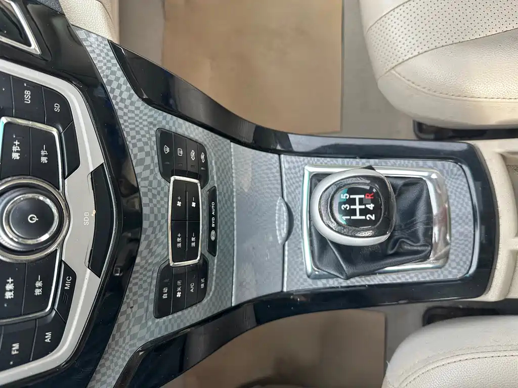 BYD SURUI 2014