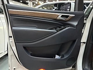 TRUMPCHI M8  2023 YEAR  390T PREMIUM ENJOY ED 2023