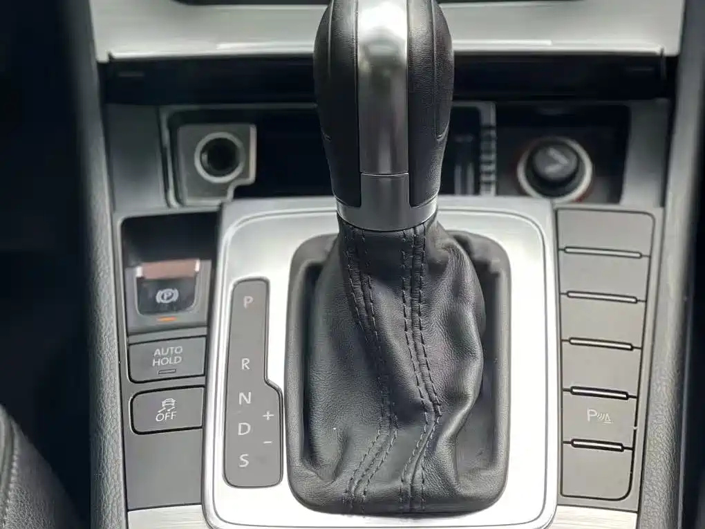 VOLKSWAGEN MAGOTAN 2014