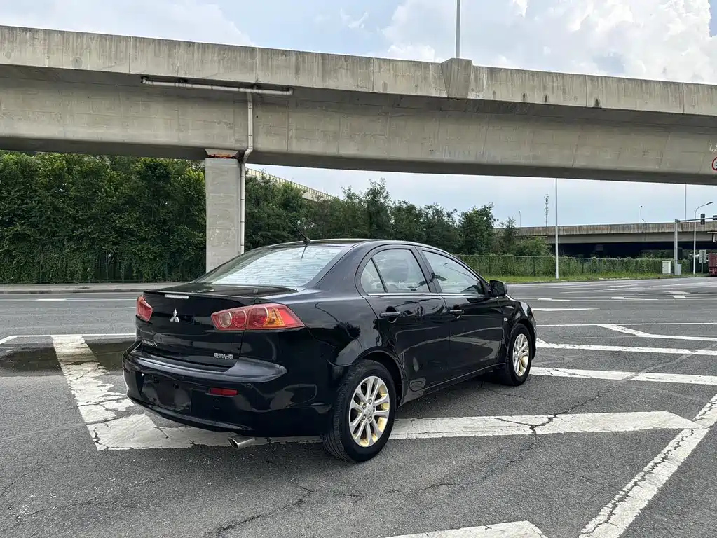 MITSUBISHI LANCER EX 2012