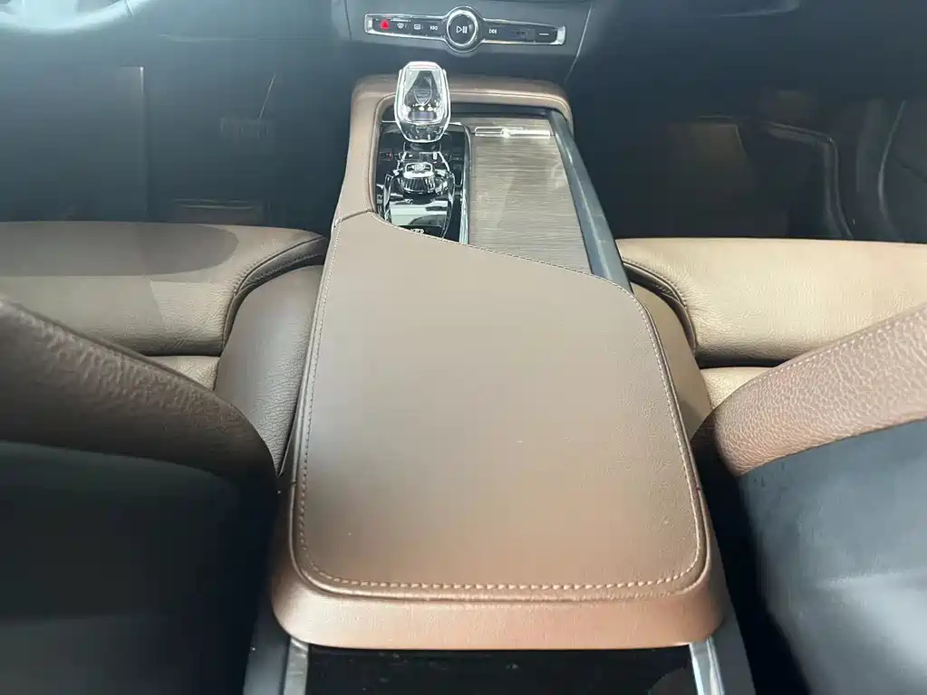 VOLVO S90 2024
