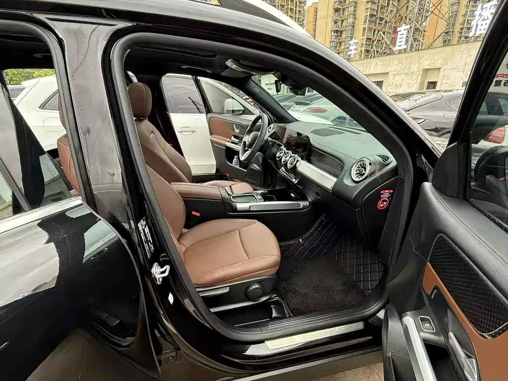 MERCEDES BENZ GLB 2024