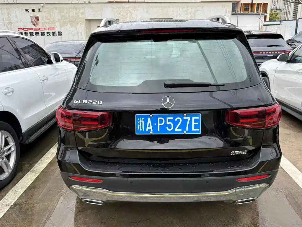 MERCEDES BENZ GLB 2024