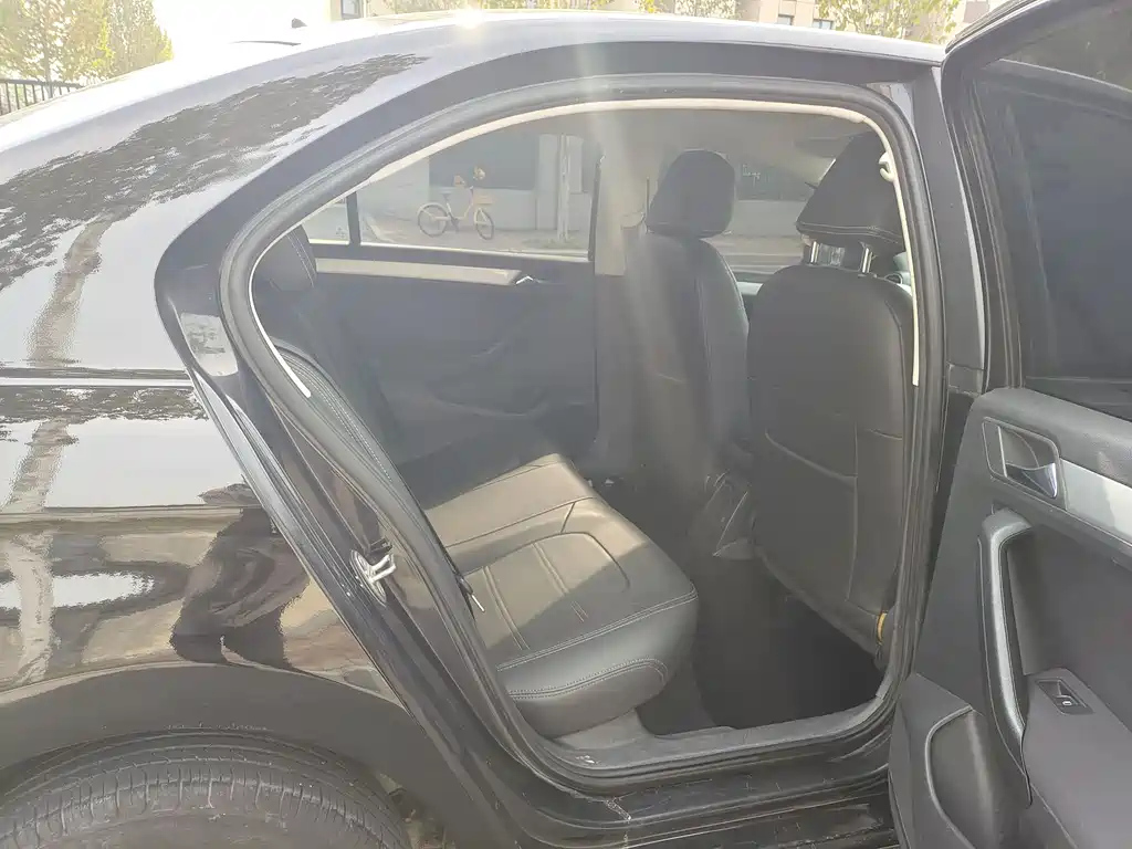 VOLKSWAGEN JETTA 2015