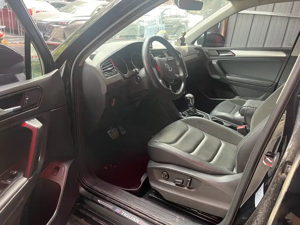 VOLKSWAGEN TIGUAN L 2020