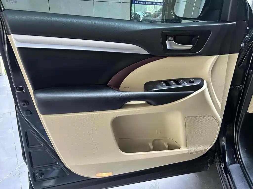 TOYOTA HIGHLANDER 2016