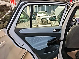 VOLKSWAGEN ID.4 X  2025 YEAR  YEAR  SMART EDITION 2025