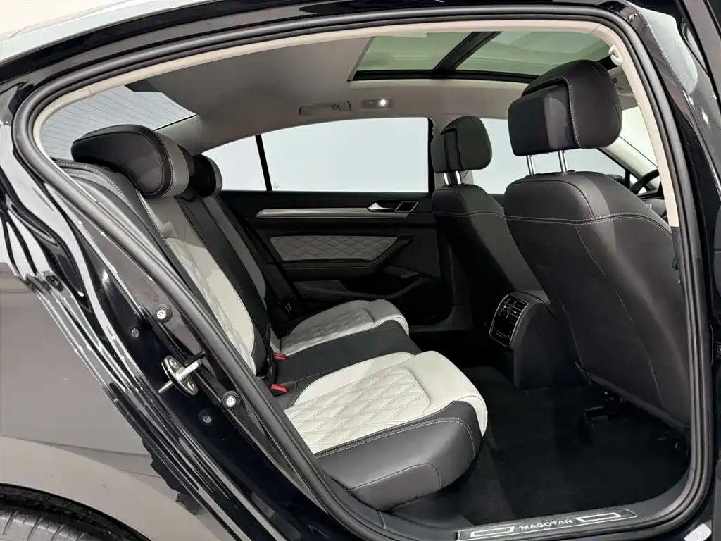 VOLKSWAGEN MAGOTAN 2023