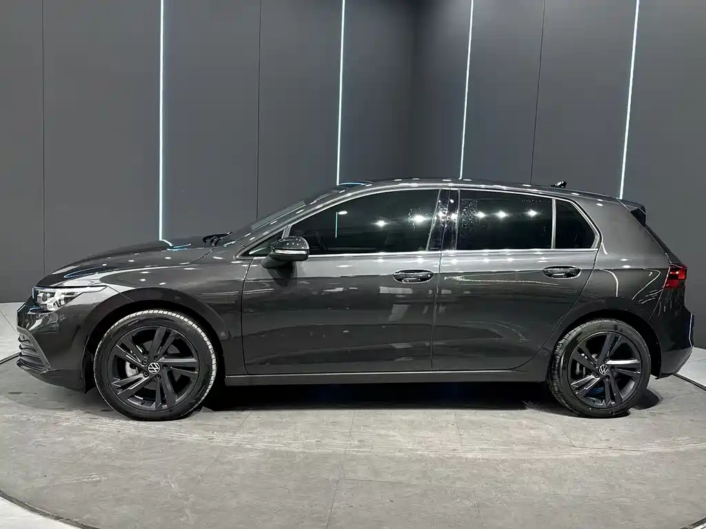 VOLKSWAGEN GOLF 2022