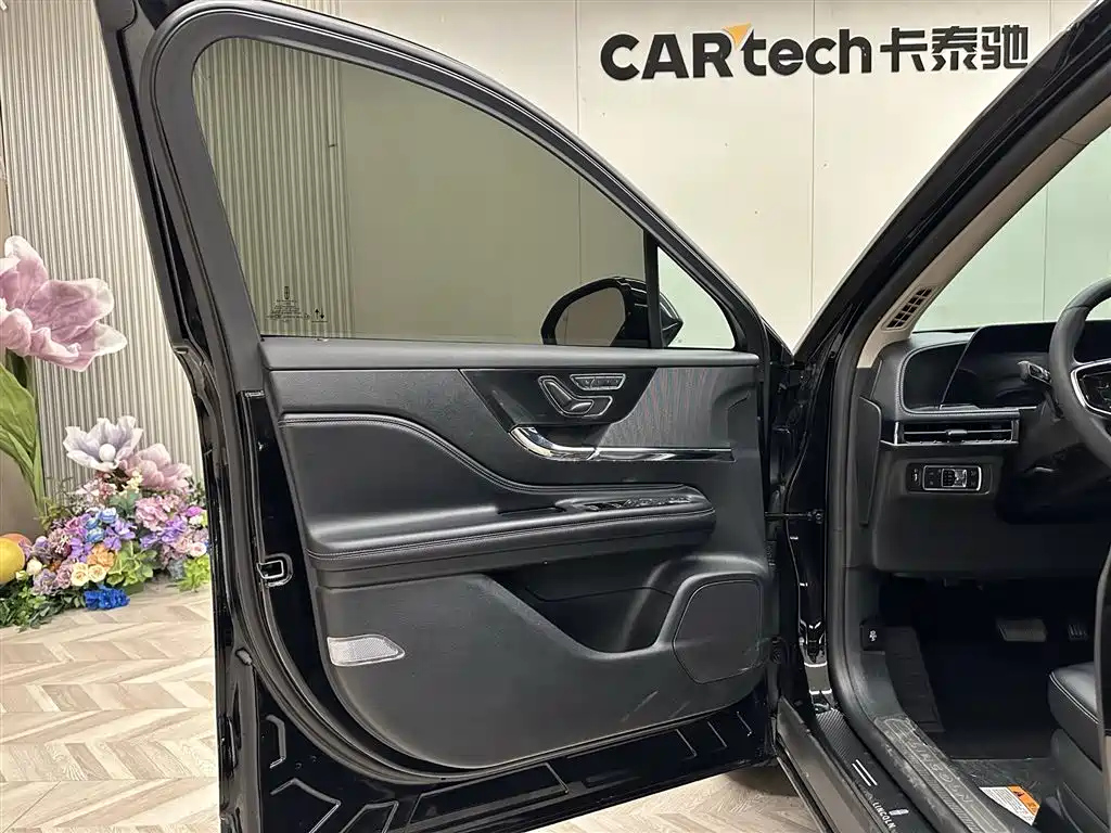 LINCOLN ADVENTURER 2023