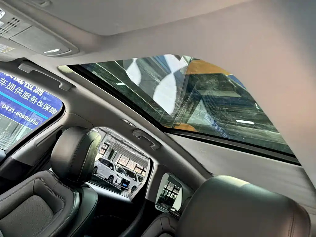 LINCOLN ADVENTURER 2022