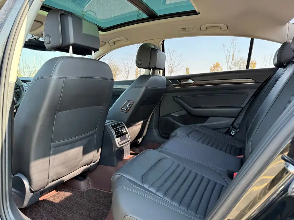 VOLKSWAGEN MAGOTAN 2018