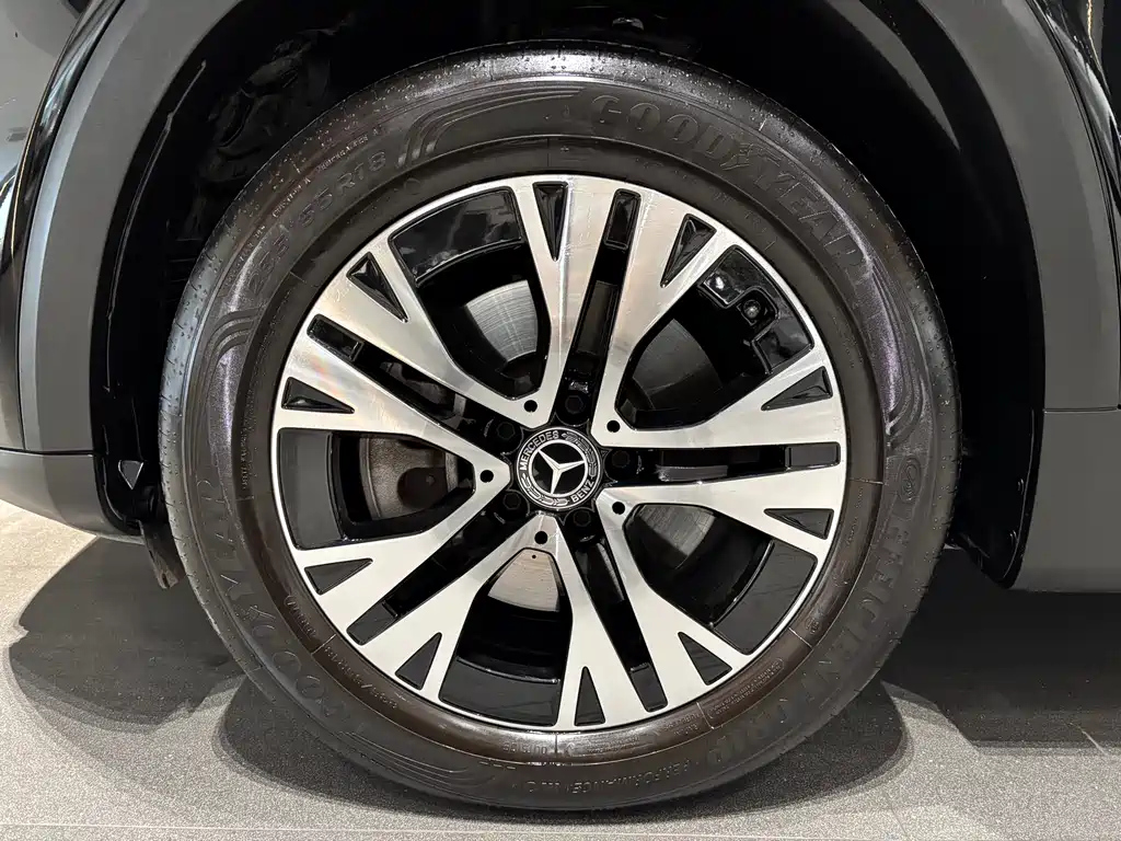 MERCEDES BENZ GLB 2024