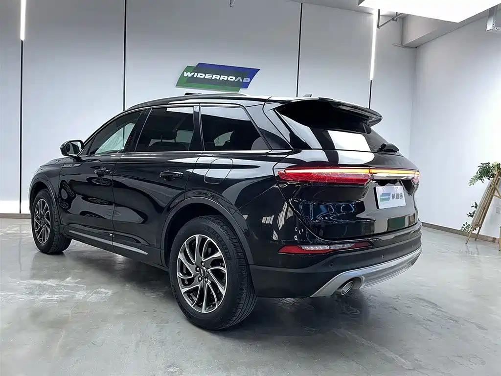 LINCOLN ADVENTURER 2020