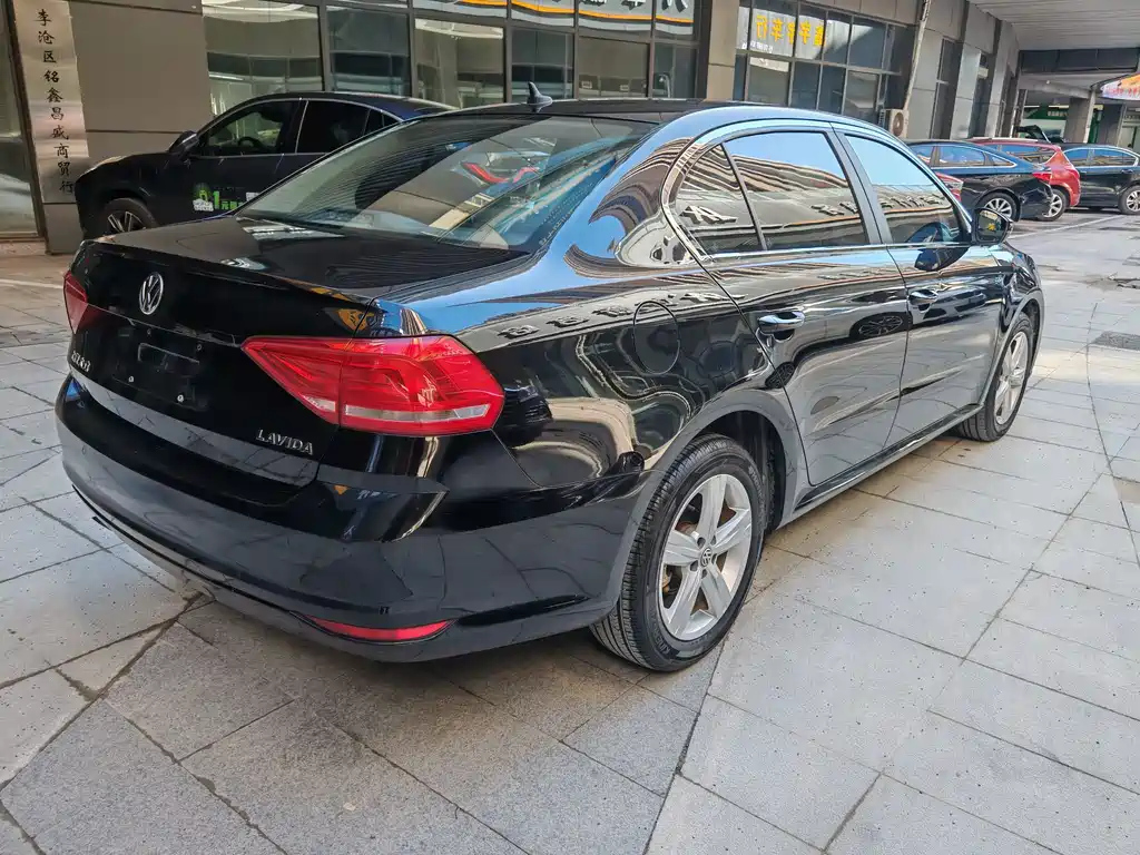 VOLKSWAGEN LAVIDA 2018